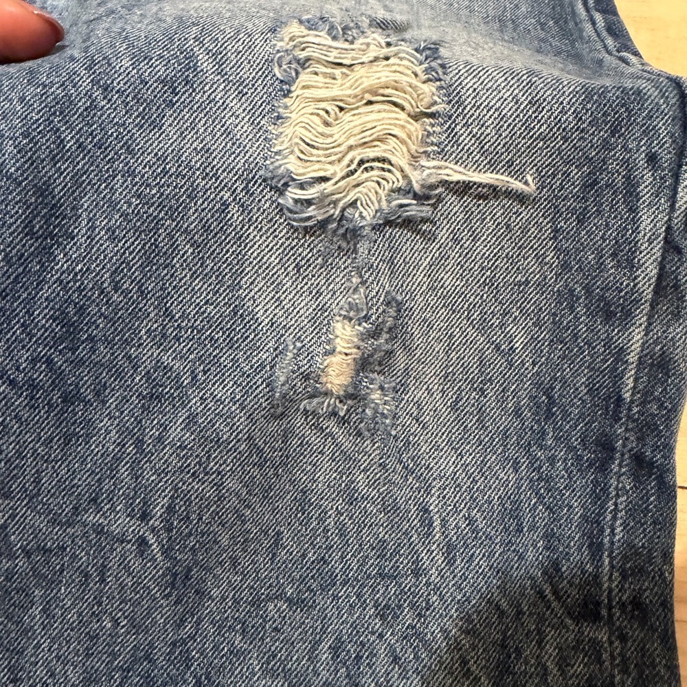 Never Worn Authentic Levis - image 4